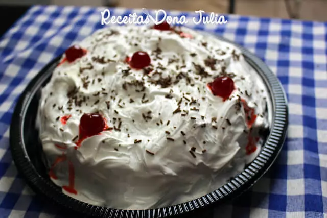 Bolo de aniversário sem leite e ovos