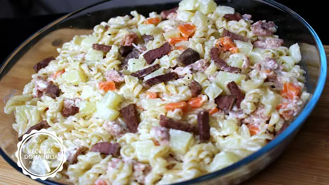 Macarronese de linguiça e carne seca