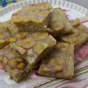 Bolo de banana caramelada