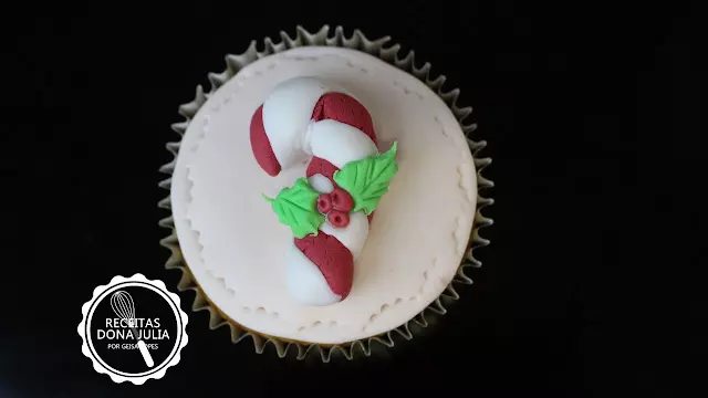 Cupcake decorado para o Natal - Bengala do papai Noel