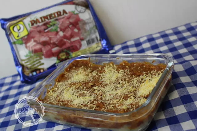 Escondidinho de batata doce com carne seca