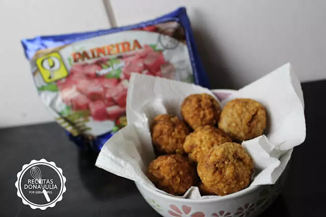 Bolinho de arroz com carne seca