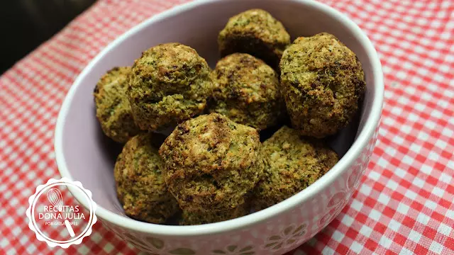 Bolinho de brócolis low carb