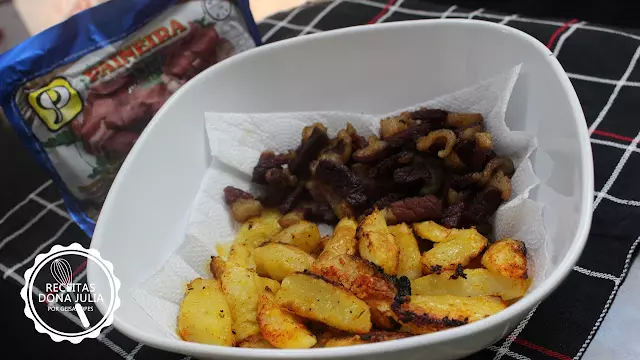 Carne seca frita com batatas