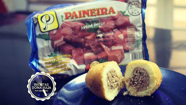 Bolinho de mandioca com carne seca