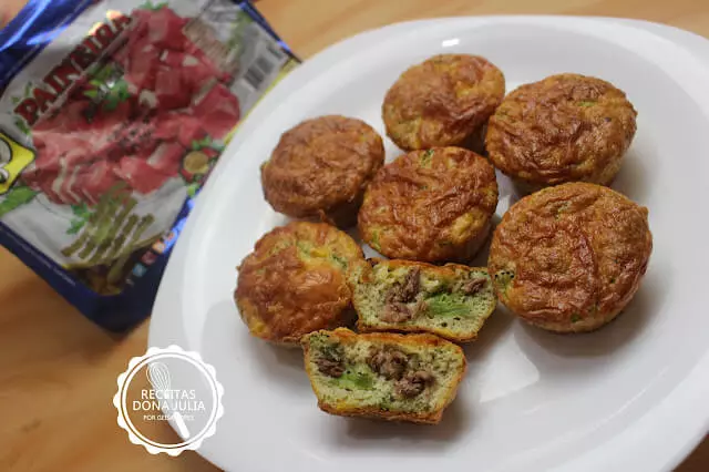 bolinho de brócolis com carne seca