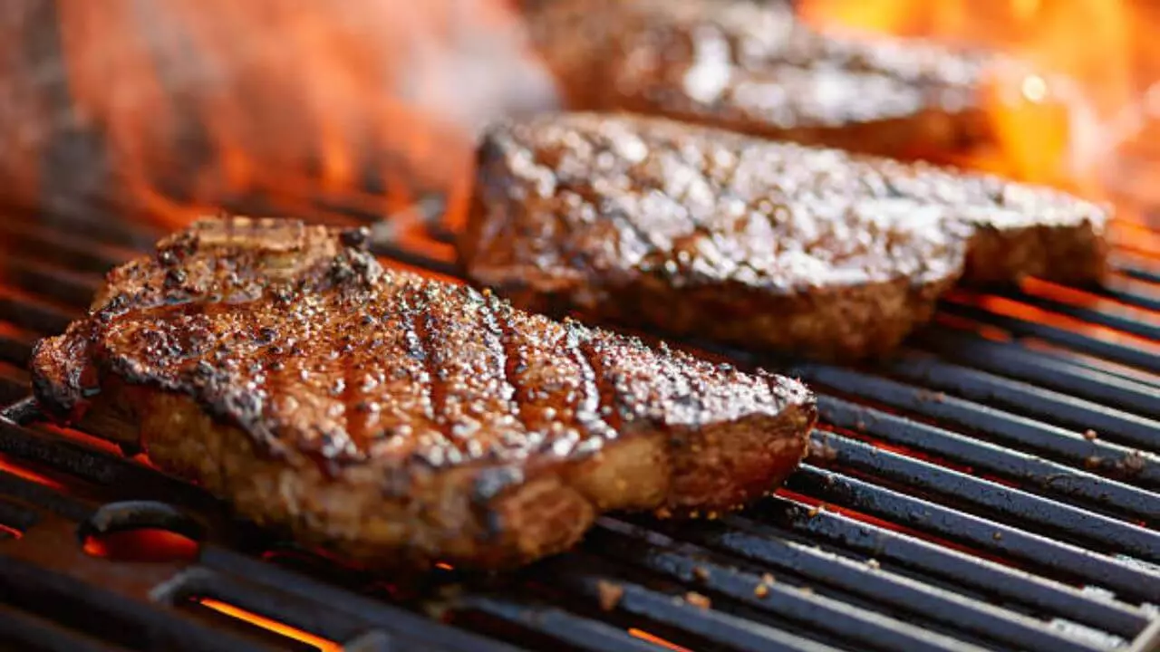 Bife Grelhado com Abóbora Assada e Salada de Rúcula