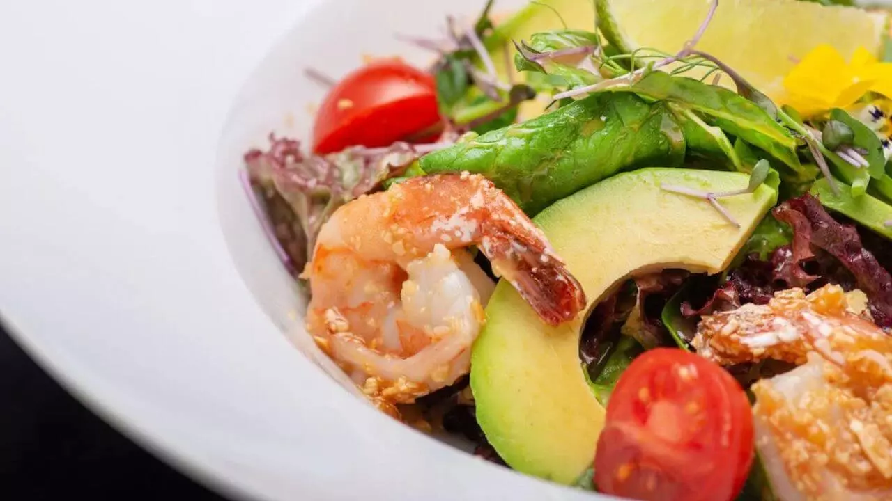 Salada de Camarão com Abacate e Rúcula