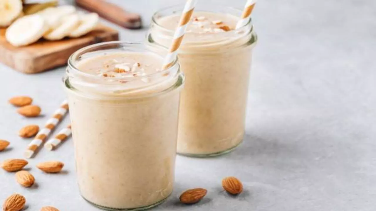 Smoothie de Banana, Amêndoas e Leite de Coco