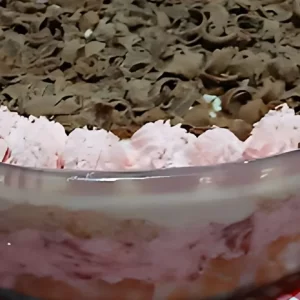 🍓 Bolo de Morango na Travessa: Uma Sobremesa Irresistível para Encantar a Família