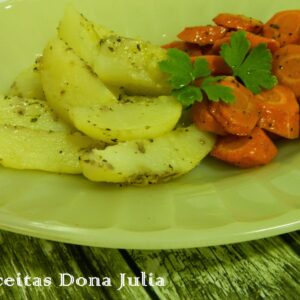 BATATA E CENOURAS ASSADAS