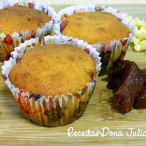 BOLINHO DE MILHO COM GOIABADA