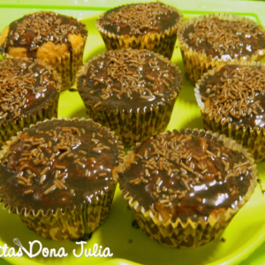 BOLINHO DE CENOURA COM CHOCOLATE (SEM LEITE E OVOS)