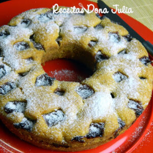 BOLO DE FUBÁ COM GOIABADA