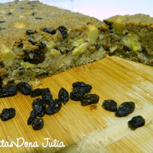 BOLO INTEGRAL COM BANANAS, MAÇA E PASSAS (SEM LEITE E OVOS)