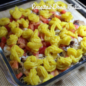 CAÇÃO COM PURÊ DE MANDIOQUINHA