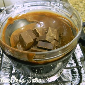 COMO DERRETER CHOCOLATE EM BANHO- MARIA