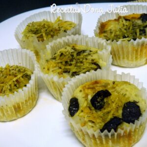 CUPCAKE SALGADO COM MOLHO DE ATUM
