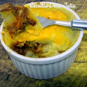 ESCONDIDINHO DE CARNE SECA COM BATATA