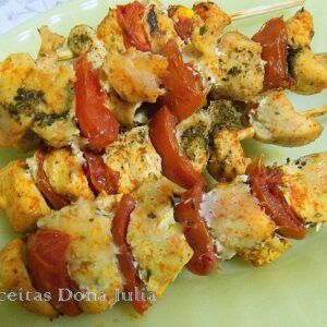 ESPETINHO DE FRANGO ASSADOS