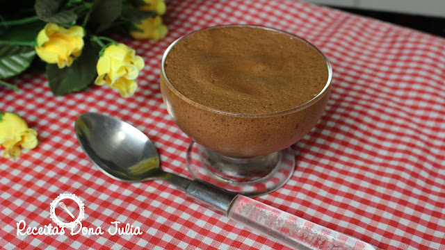 "Mousse de chocolate sem leite, ovos e soja" "Mousse de chocolate sem leite, ovos e soja"