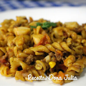 MACARRÃO COM MOLHO VERMELHO E BIOMASSA DE BANANA VERDE