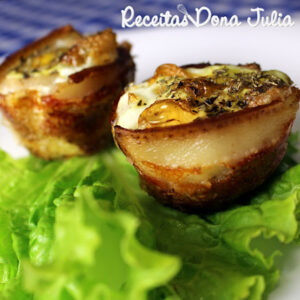 MEDALHÃO DE OVO COM BACON ASSADO