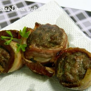 MEDALHÃO DE ALMONDEGAS ASSADOS