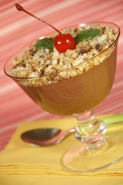 Mousse de Chocolate com Farofa Mousse de Chocolate com Farofa
