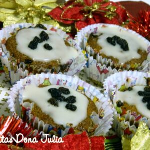 MUFFIN INTEGRAL COM BANANA E PASSAS