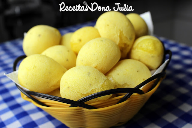 "Pão de mandioquinha (falso pão de queijo)" "Pão de mandioquinha (falso pão de queijo)"