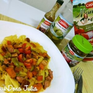 PENNE COM RAGU DE LINGUIÇA, BACON  E AZEITONA