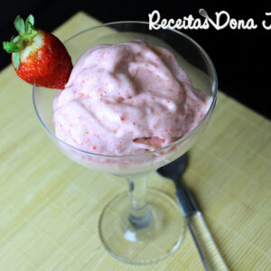 SORVETE DE MORANGO COM BANANA (SEM LEITE, OVOS E SOJA)