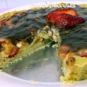 TORTA DE CREME COM MORANGOS E CREME DE AVELÃ