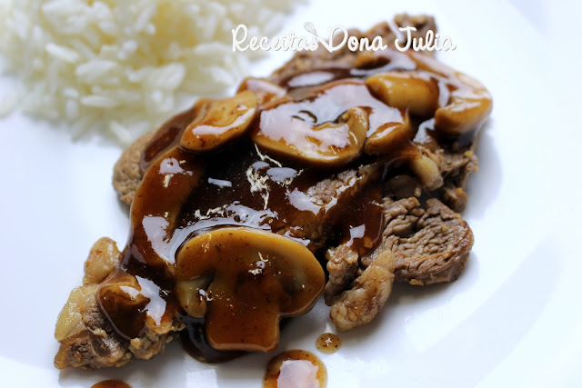 Bife com champignons Bife com champignons