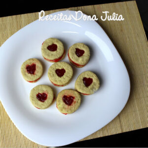 AMANTEIGADOS COM RECHEIO DE GELEIA