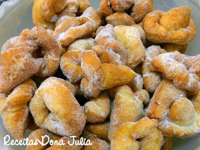 "Bolinho cueca virada, orelha de gato..." "Bolinho cueca virada, orelha de gato..."