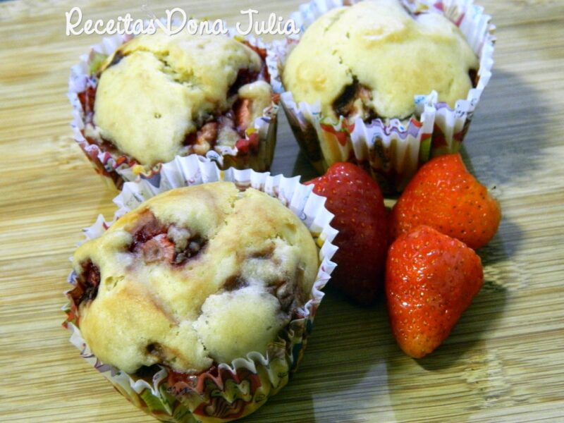 Bolinho de baunilha com morango Bolinho de baunilha com morango sem leite ovos e soja