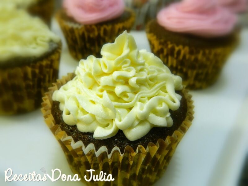 "Buttercream de chocolate branco" "Buttercream de chocolate branco"