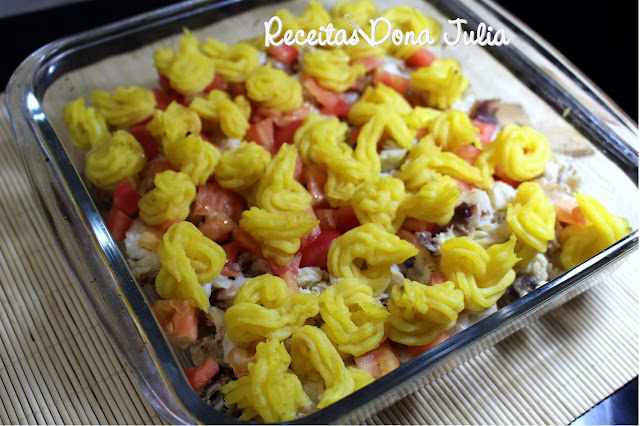 Cação com purê de mandioquinha Cação com purê de mandioquinha