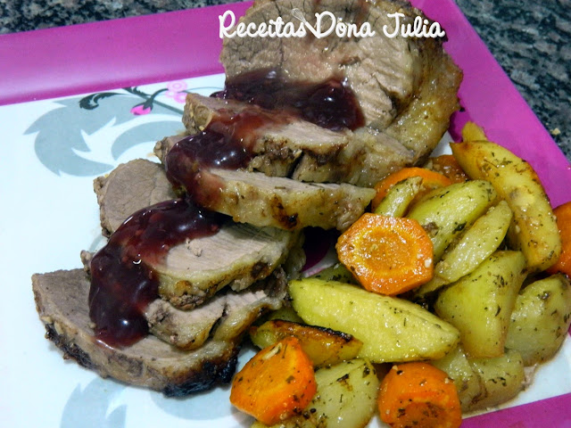 Lagarto assado com legumes e vinho Lagarto assado com legumes e vinho