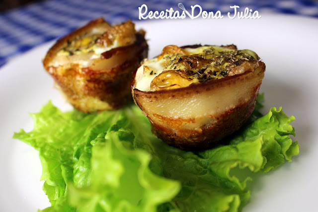 Medalhão de ovo com bacon assado Medalhão de ovo com bacon assado