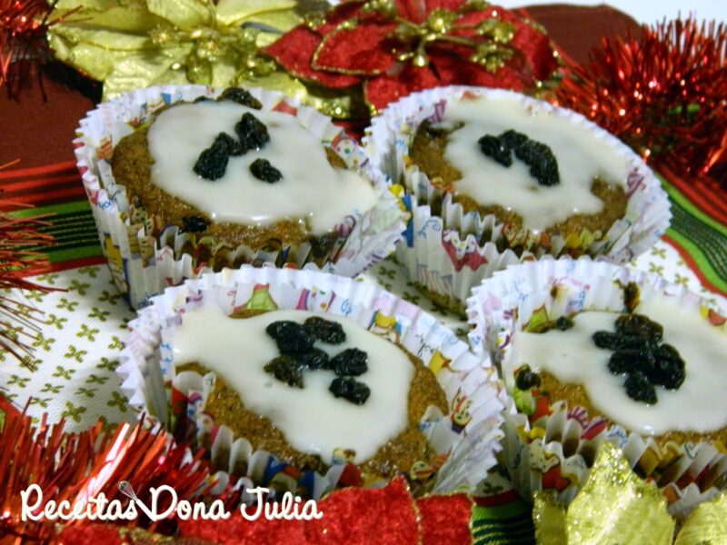 Muffin integral com banana e passas Muffin integral com banana e passas