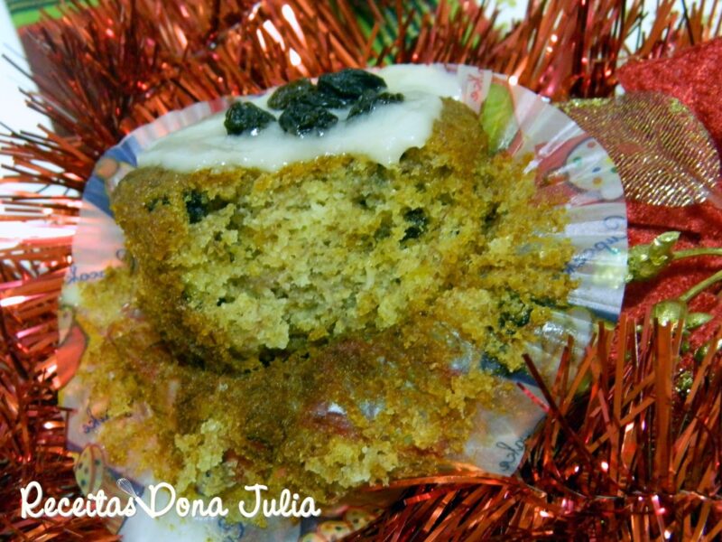 Muffin integral com banana e passas Muffin integral com banana e passas