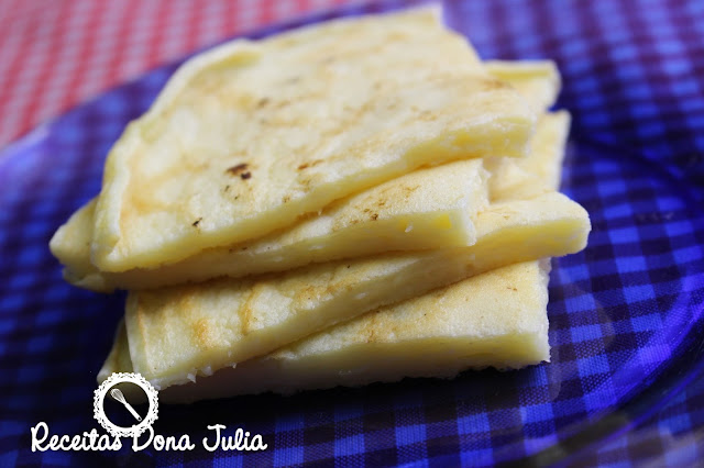 "Pão de queijo de frigideira" "Pão de queijo de frigideira"