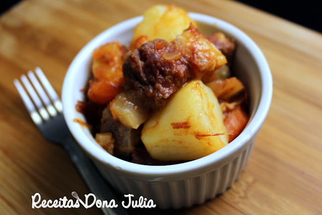 "Picadinho de carne seca com legumes" "Picadinho de carne seca com legumes"