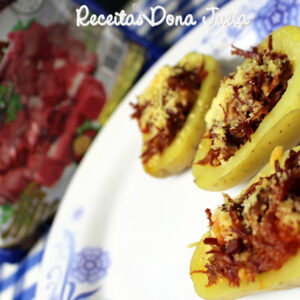 BARQUINHO DE BATATA COM CARNE SECA