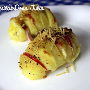 BATATA RECHEADA COM BACON E QUEIJO