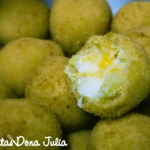 BOLINHO DE MILHO COM QUEIJO