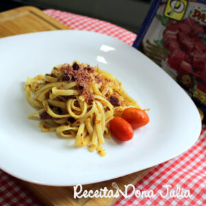 ESPAGUETE COM CARNE SECA